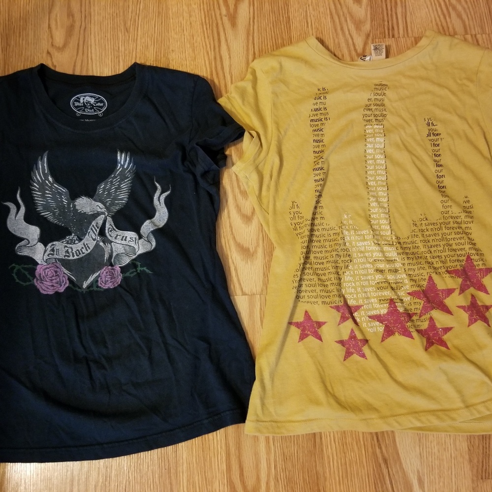 *Gently Used Bundle* 2 womens print tshirts